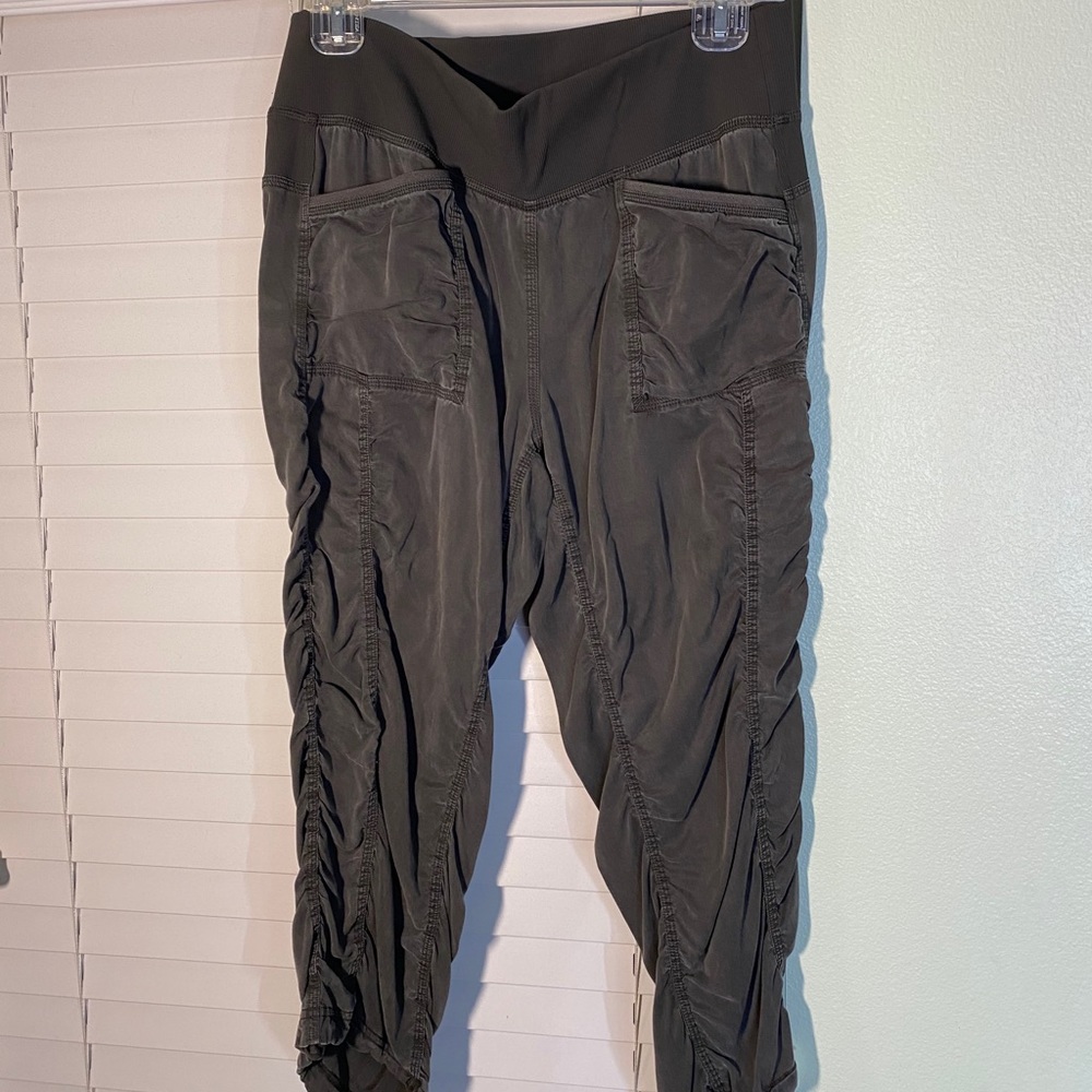 Lululemon bottoms 8